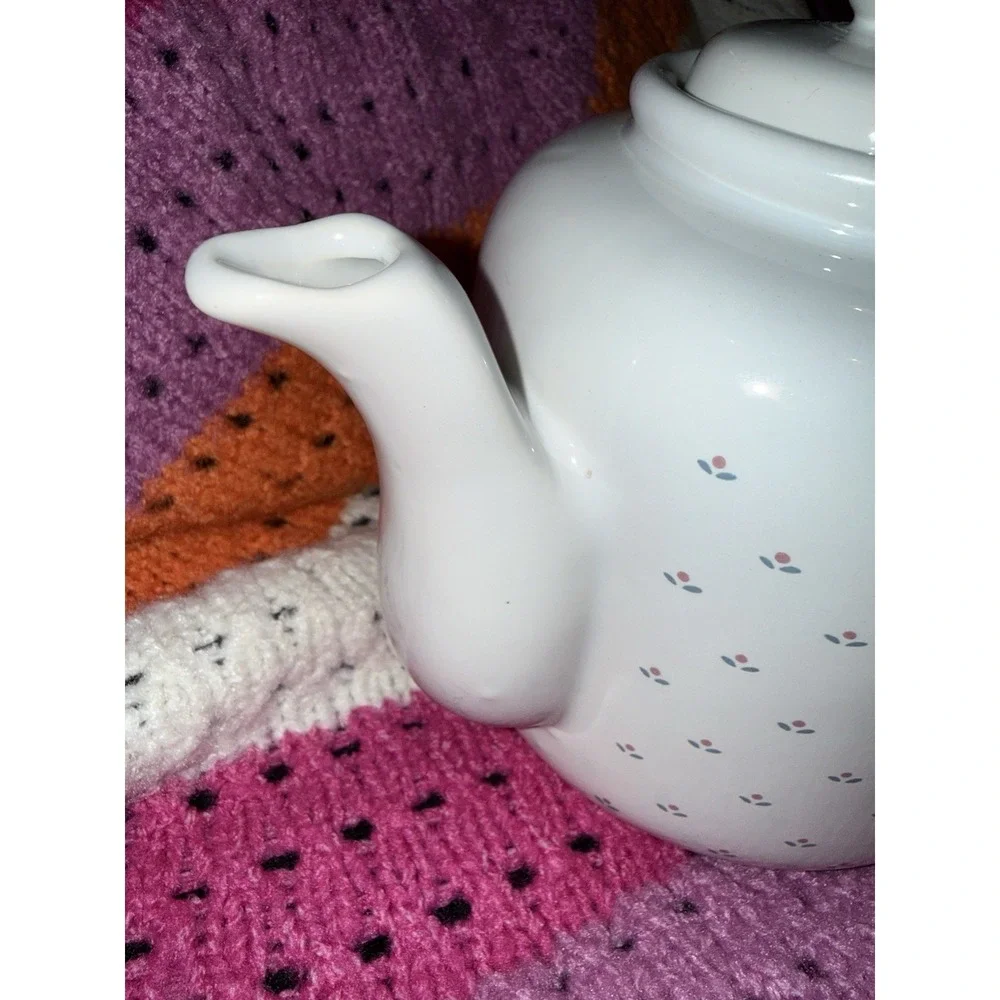 le Chat by Vermillion Tea Pot-No Chips/Cracks w Lid-Cat Design w Flowers Vintage